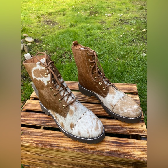 SIZE 9 Cowhide Boots - Picture 3 of 4